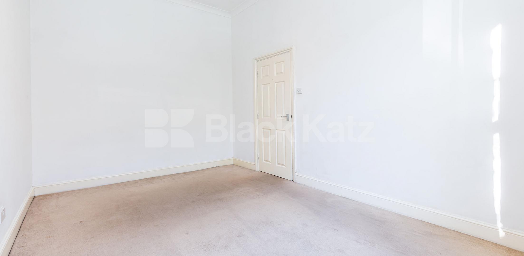 Inviting and modern kitchen 1 Bedroom, Furnished Flat in Chesterton